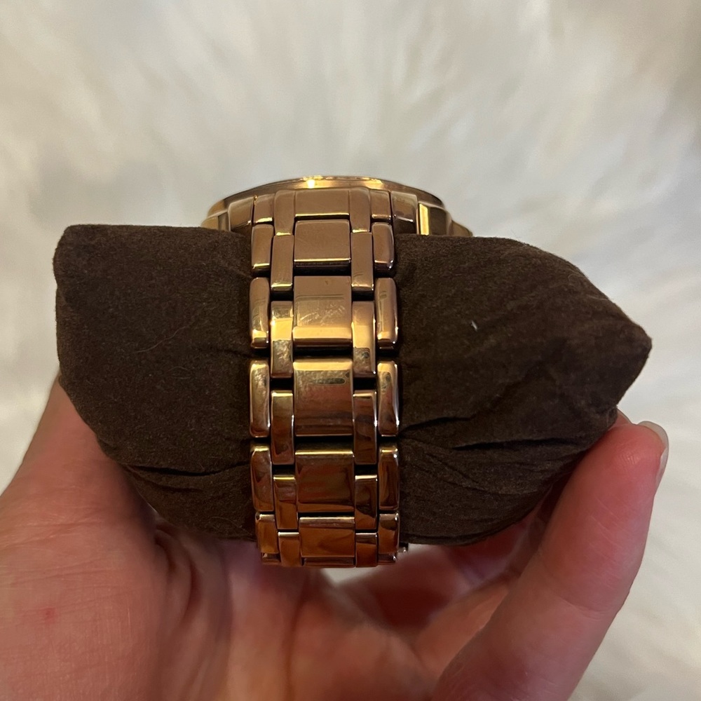 MICHAEL KORS ROSE GOLD WATCH - Picture 6 of 7